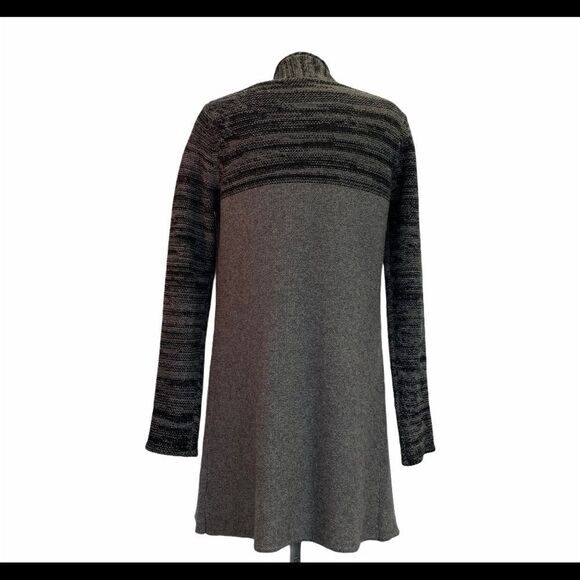 TAHARI gray wool/Yak cardigan sweater Sz L - Picture 3 of 9